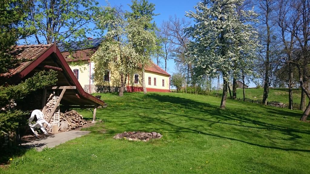 Dworek Szarki Exterior foto
