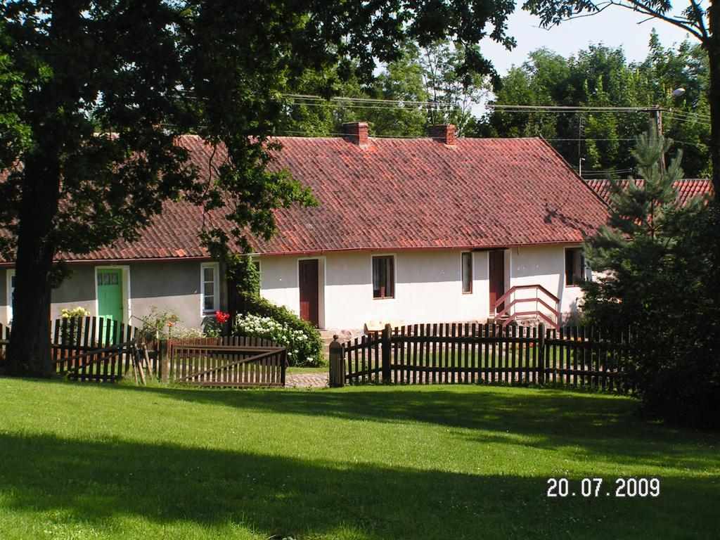 Dworek Szarki Exterior foto