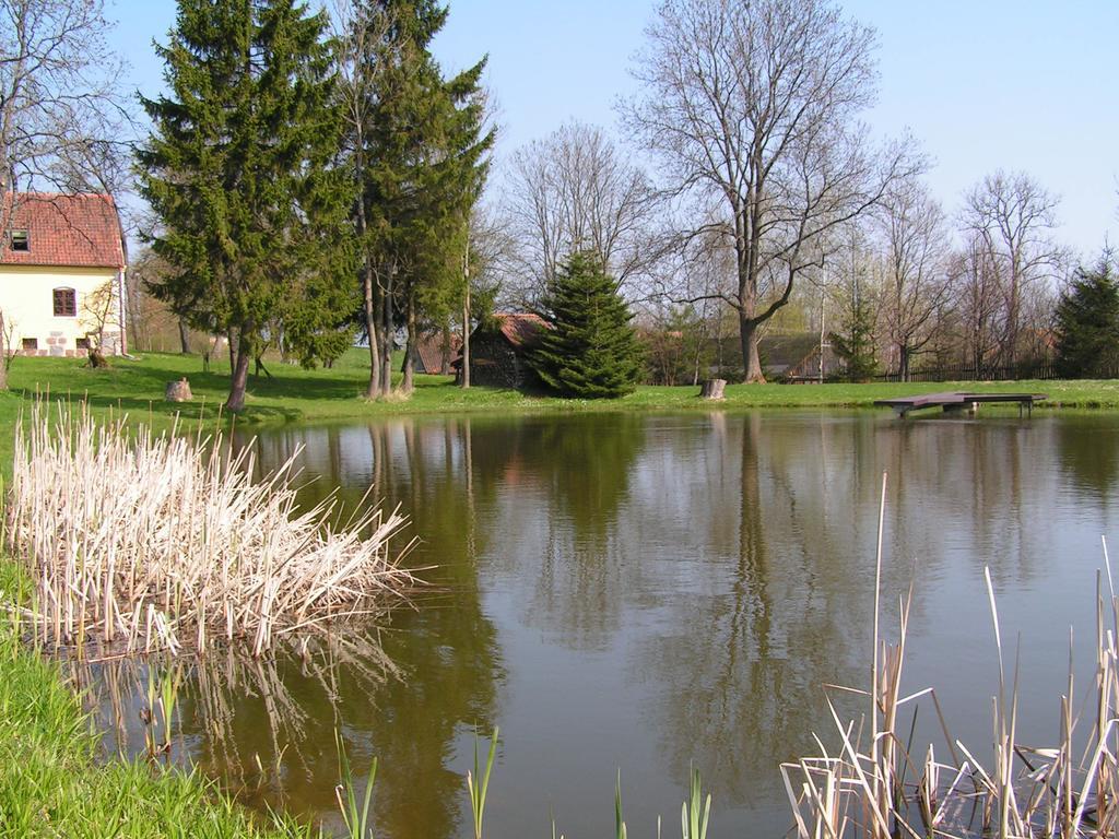 Dworek Szarki Exterior foto